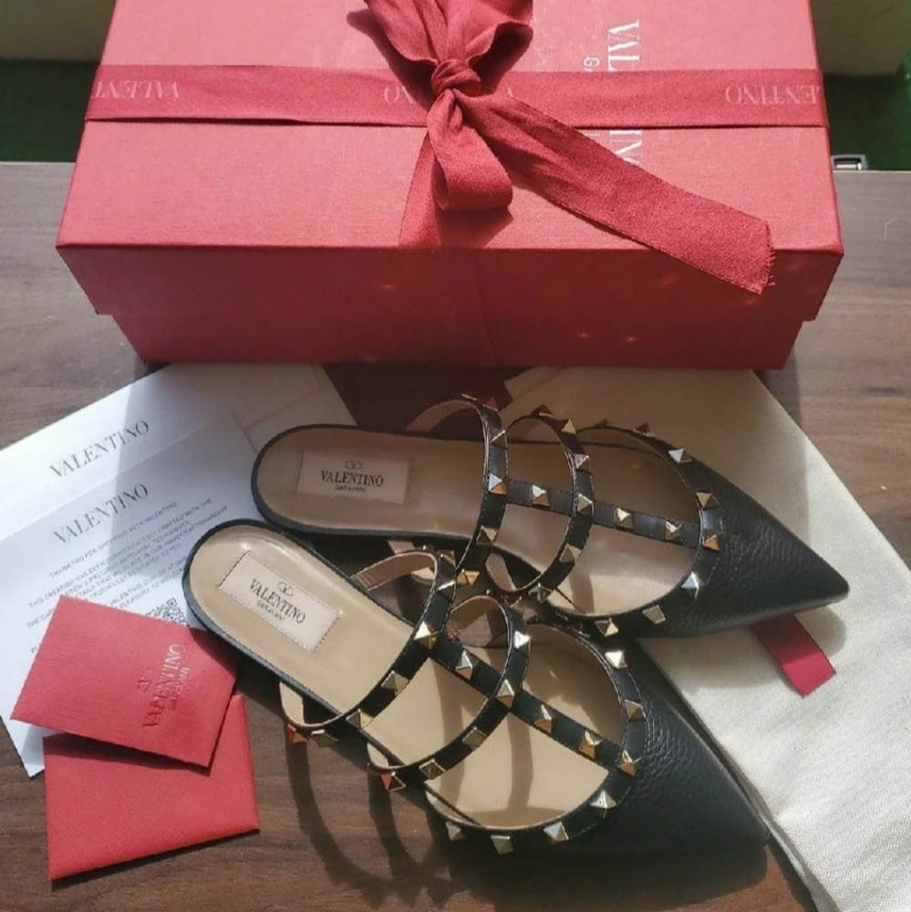 Valentino Garavani Flats